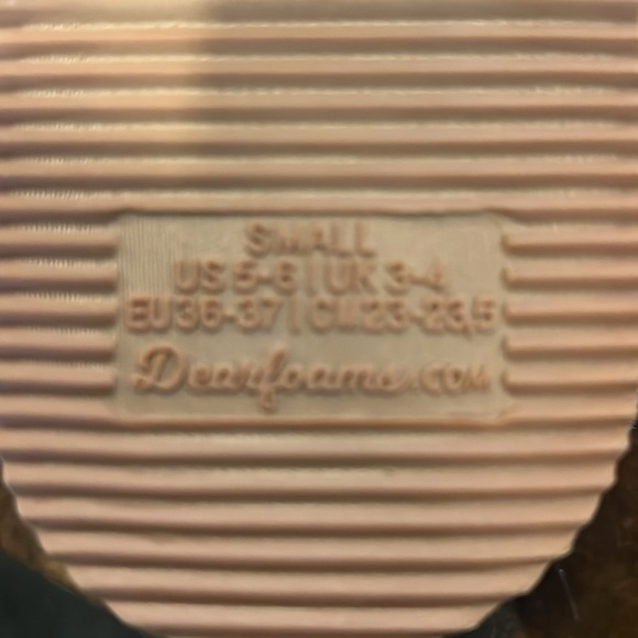 Cozy Blue and White Women's Slippers NWOB - Picture 4 of 4